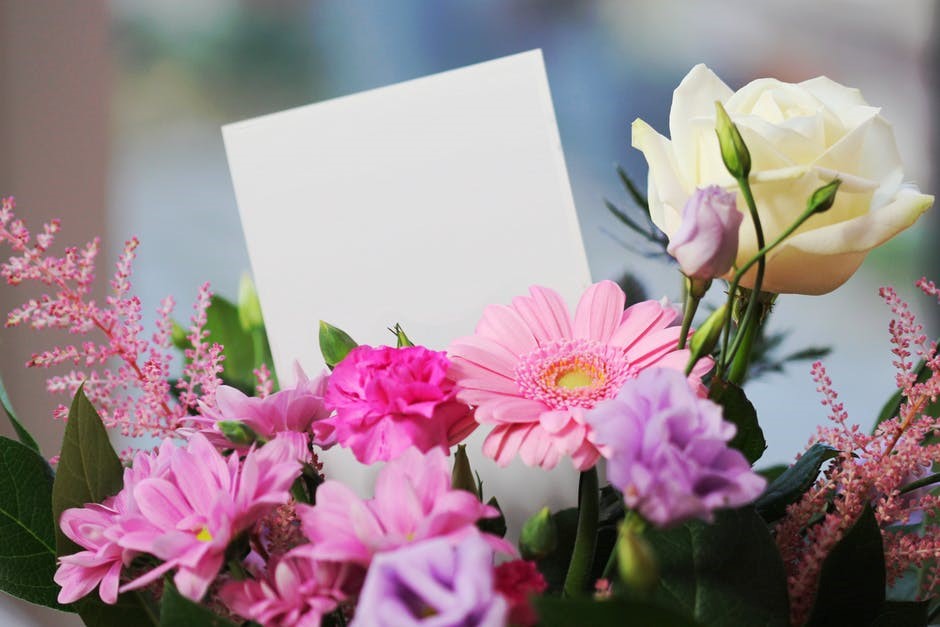 Include a short but endearing message on the bouquet gift card