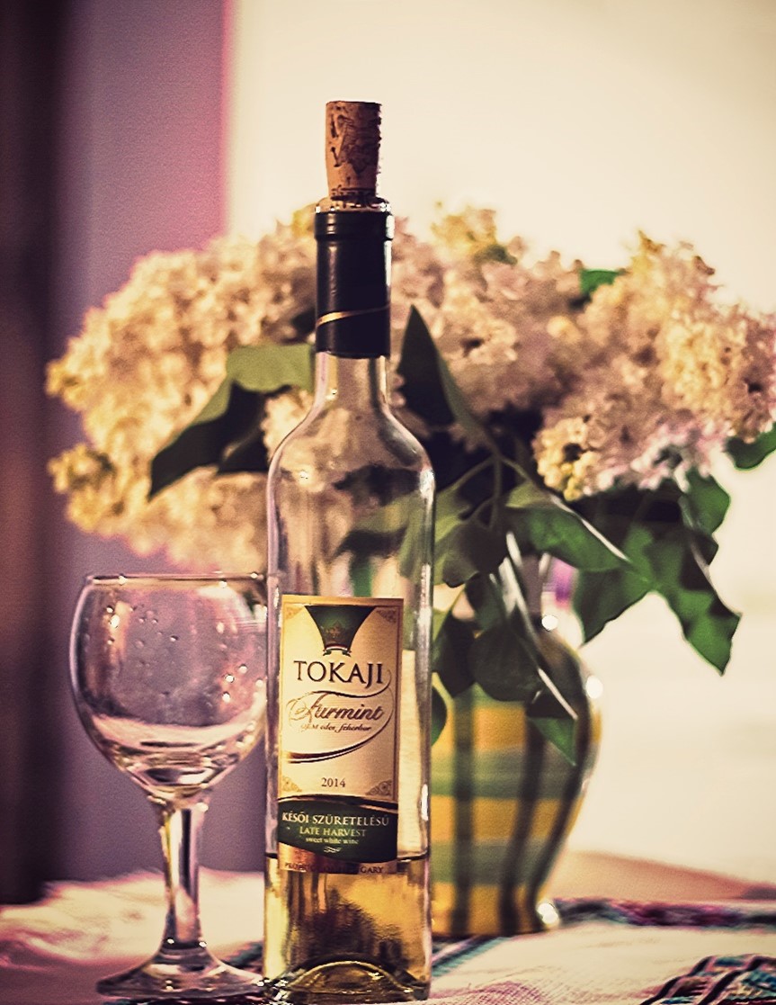 5 Best Gifts to Send with Anniversary Flowers - bottle of wine